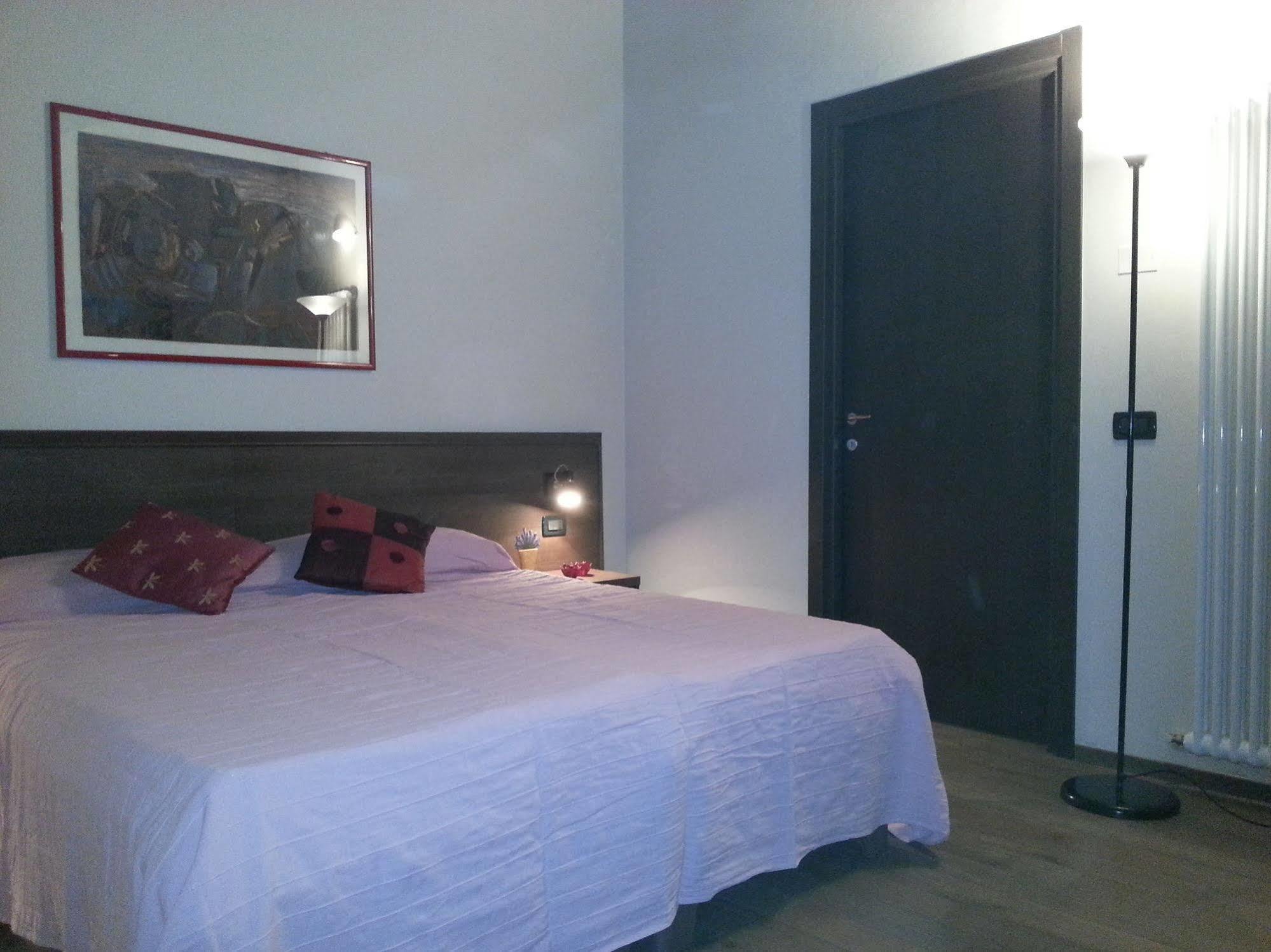Hotel Hyknusa ريجّو إيميليا المظهر الخارجي الصورة